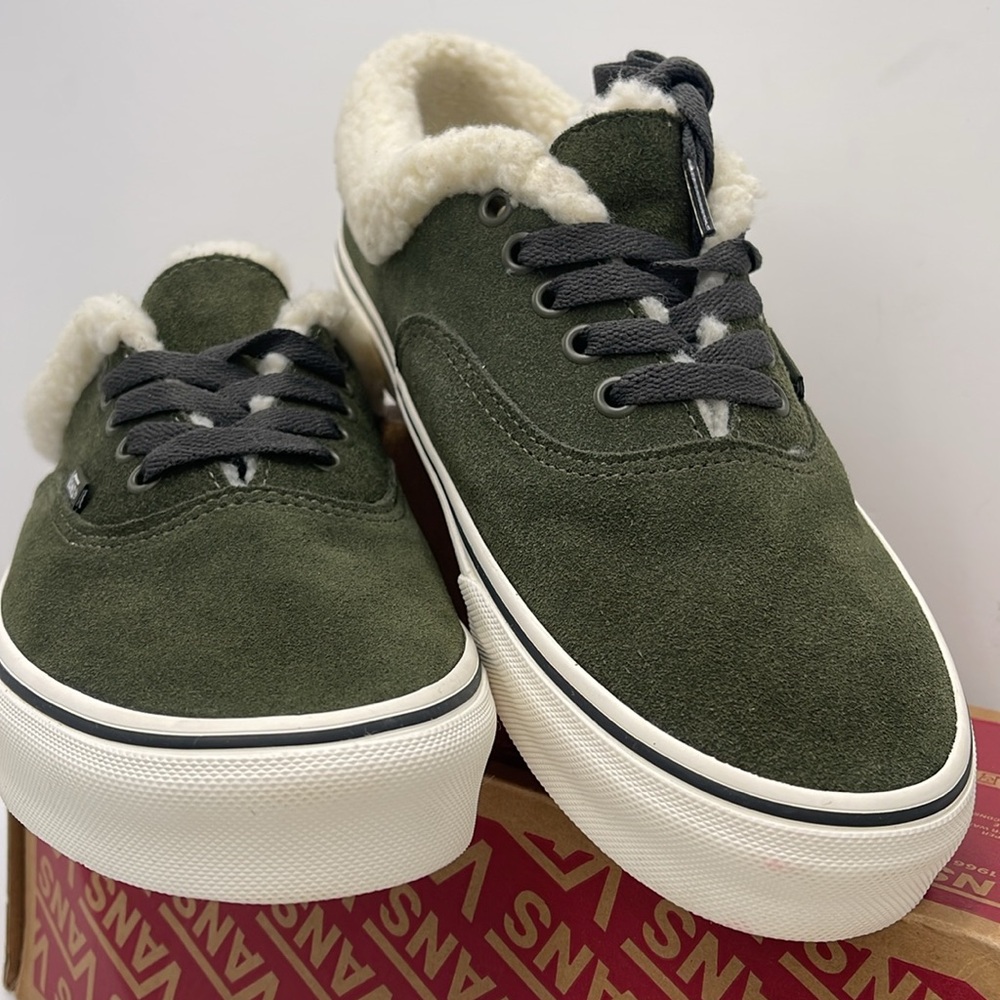 Vans WMNS Authentic Sherpa
Sherpa Grape Leaf
VN000CP4KCZ Green Sneakers - Picture 6 of 16